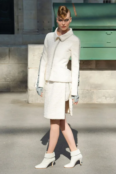 Look 13